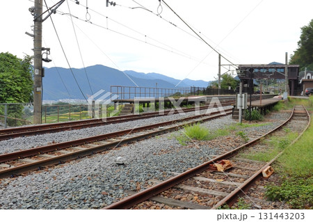 姨捨駅のスイッチバック終端側から見た駅(JR篠ノ井線) 姨捨駅のスイッチバック終端側から見た駅(JR篠ノ井線) 131443203