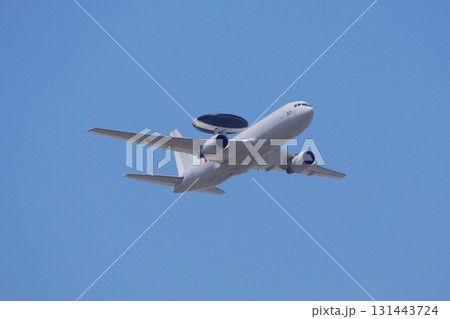 飛行する航空自衛隊E-767早期警戒管制機 飛行する航空自衛隊E-767早期警戒管制機 131443724