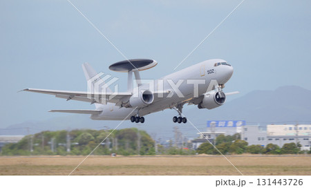 航空自衛隊E-767早期警戒管制機の離陸上昇 131443726