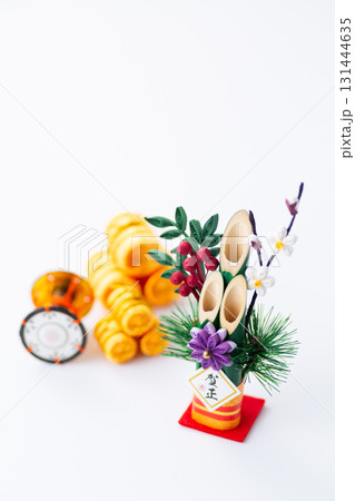 白バックの門松 131444635