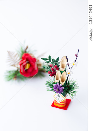 白バックの門松 白バックの門松 131445491