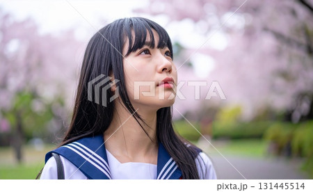 涙を拭く日本人女性 涙を拭く日本人女性 131445514