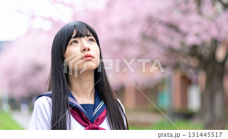 涙を拭く日本人女性 涙を拭く日本人女性 131445517