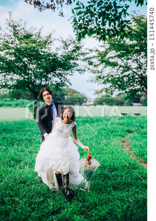 緑いっぱいの自然の中でのウェディングフォト 緑いっぱいの自然の中でのウェディングフォト 131445740