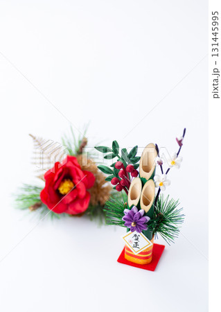 白バックの門松 131445995