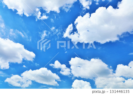 秋の青空と雲 秋の青空と雲 131446135
