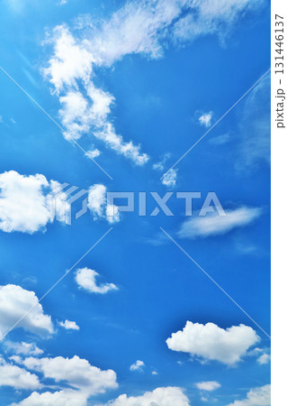 秋の青空と雲 131446137