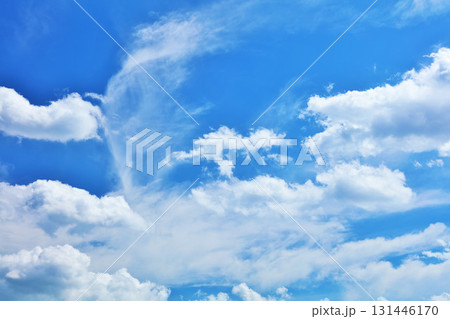 秋の青空と雲 131446170