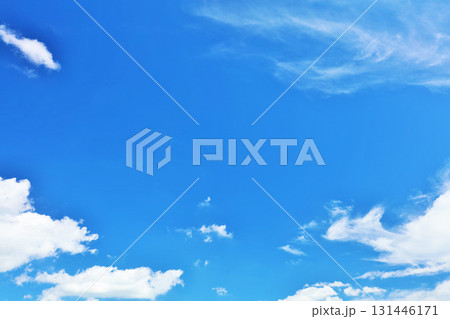 秋の青空と雲 131446171