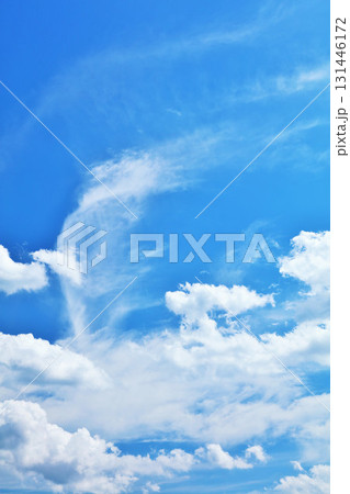 秋の青空と雲 131446172