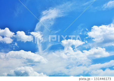 秋の青空と雲 131446173