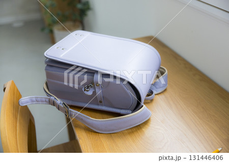 子供部屋に置かれたランドセル 131446406