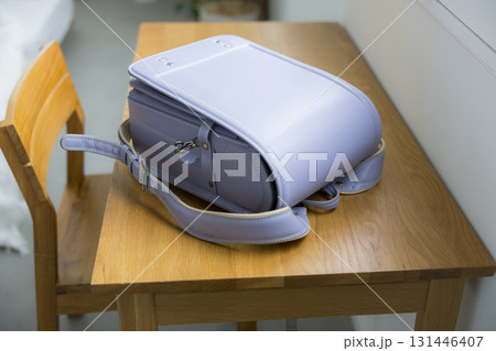 子供部屋に置かれたランドセル 131446407