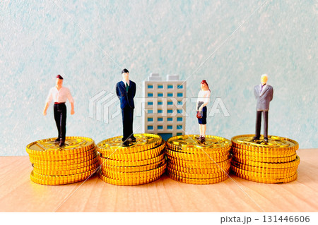 企業とお金とビジネスマン 131446606