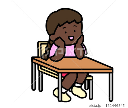 机に座る黒人の女の子 机に座る黒人の女の子 131446845