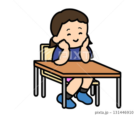 机に座る女の子 131446910