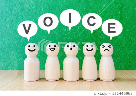 ボイスの文字と意見を話す人たち 131446965