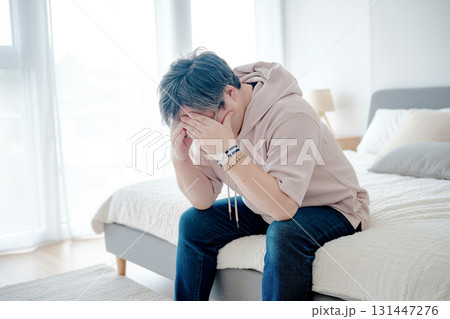 辛そうな男性 辛そうな男性 131447276
