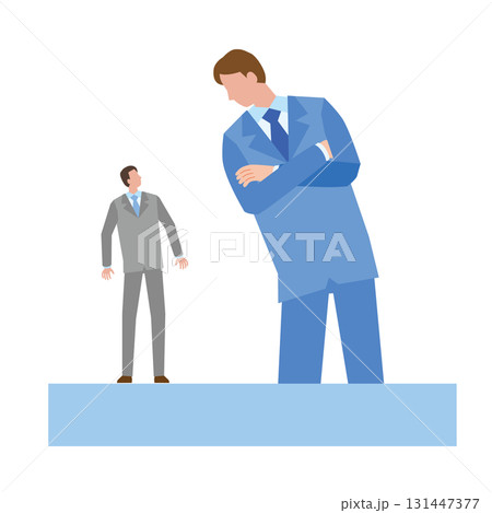 相手を見下すビジネスマン 131447377