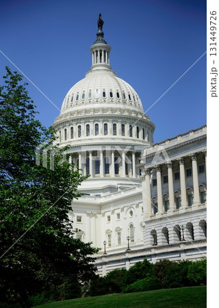 ワシントンD.C. アメリカ合衆国議会議事堂 ドームと緑の木々 ワシントンD.C. アメリカ合衆国議会議事堂 ドームと緑の木々 131449726