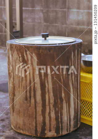 日本の年末の伝統行事、餅つき 131450209