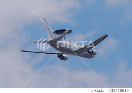 飛行する航空自衛隊E-767早期警戒管制機 飛行する航空自衛隊E-767早期警戒管制機 131450619