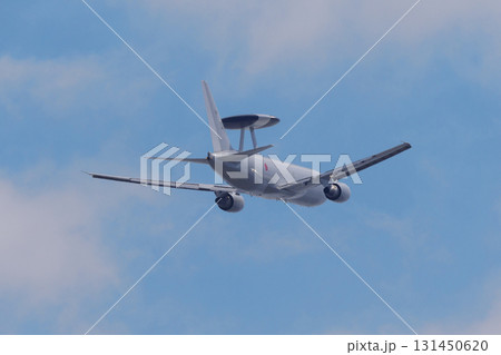 飛行する航空自衛隊E-767早期警戒管制機 飛行する航空自衛隊E-767早期警戒管制機 131450620