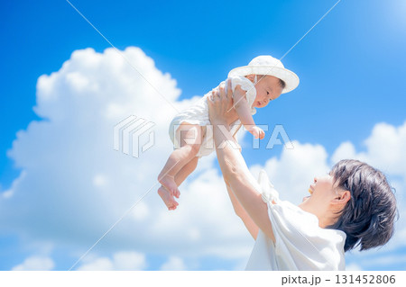 青空と親子 青空と親子 131452806