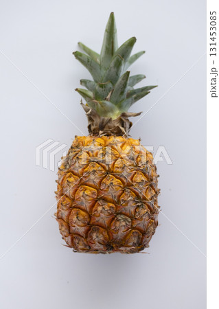 国産の新鮮なパイナップル 131453085