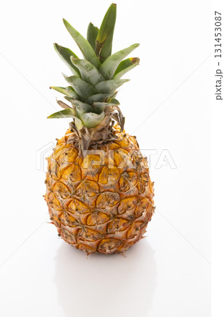 国産の新鮮なパイナップル 131453087
