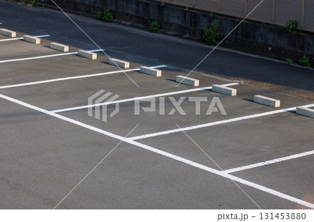 自動車が駐車していない月極駐車場 自動車が駐車していない月極駐車場 131453880