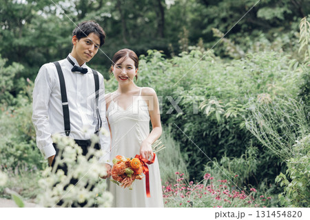 庭園でのウェディングフォト 131454820