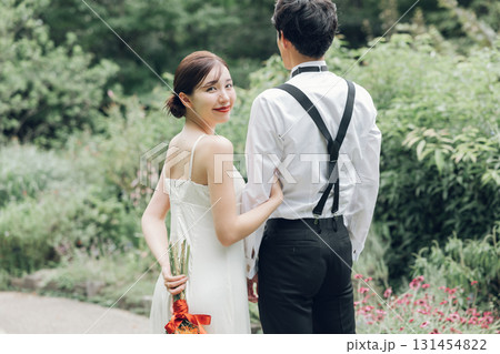 庭園でのウェディングフォト 131454822