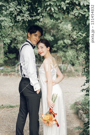 庭園でのウェディングフォト 131454832