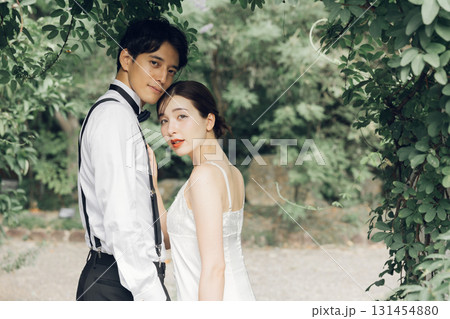 庭園でのウェディングフォト 131454880