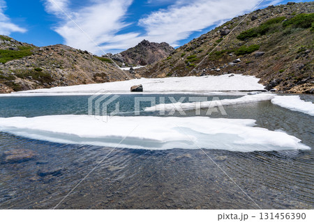 白山御前峰の血の池と剣ヶ峰 初夏の白山御前峰登山(お池めぐりコース) 白山御前峰の血の池と剣ヶ峰 初夏の白山御前峰登山(お池めぐりコース) 131456390