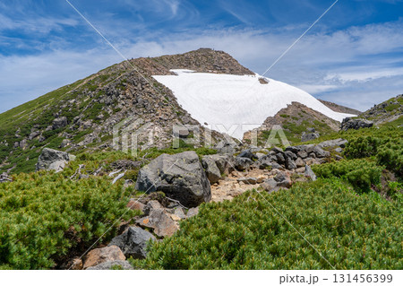 白山御前峰のお池めぐり分岐から見上げる大汝峰 初夏の白山御前峰登山(お池めぐりコース) 白山御前峰のお池めぐり分岐から見上げる大汝峰 初夏の白山御前峰登山(お池めぐりコース) 131456399