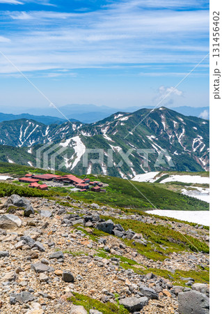 白山御前峰の雪原から見る別山と室堂センター　初夏の白山御前峰登山（お池めぐりコース） 131456402