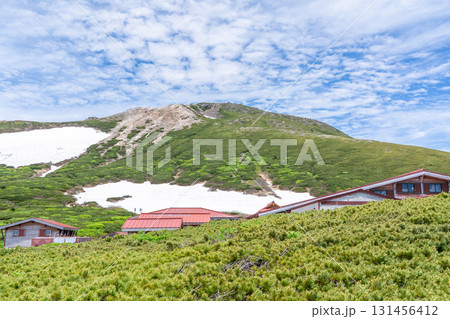 白山室堂平から見上げる御前峰　初夏の白山御前峰登山 131456412