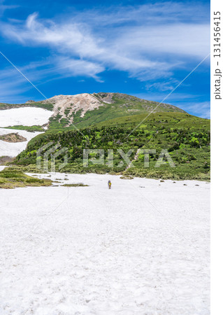 白山弥陀ヶ原から見上げる御前峰　初夏の白山御前峰登山 131456415