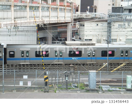 相模大野駅の跨線橋と電車 相模大野駅の跨線橋と電車 131456443