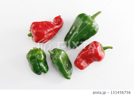 新鮮なピーマン 131456756