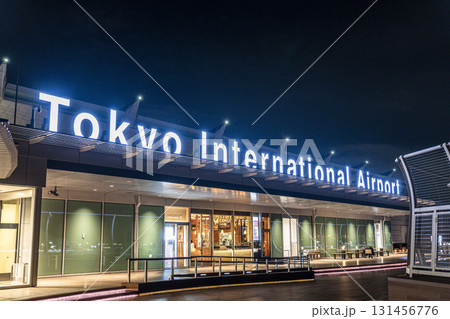 夜の羽田空港 第3ターミナルの夜景 展望デッキ 東京都大田区 夜の羽田空港 第3ターミナルの夜景 展望デッキ 東京都大田区 131456776