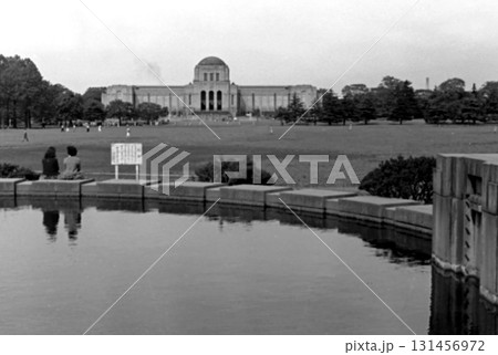 古写真　1956年　東京　明治神宮外苑と聖徳記念絵画館 131456972
