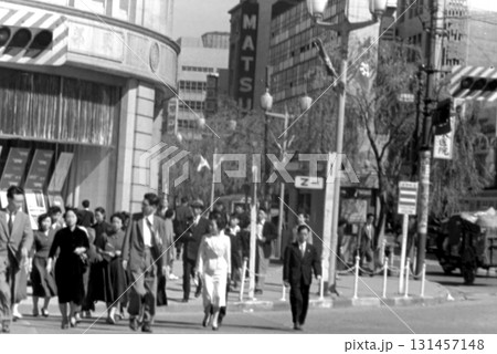 古写真 1956年 東京 銀座四丁目の風景 古写真 1956年 東京 銀座四丁目の風景 131457148