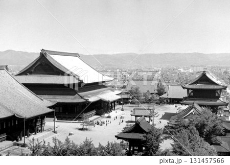 古写真　1958年　京都　東本願寺と京都市街のパノラマ 131457566