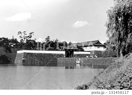 古写真　1956年　東京　皇居外苑　桜田門 131458117