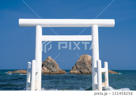 《福岡県》白亜の鳥居・桜井二見ヶ浦 131458258