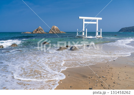 《福岡県》白亜の鳥居・桜井二見ヶ浦 131458262