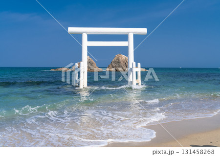 《福岡県》白亜の鳥居・桜井二見ヶ浦 《福岡県》白亜の鳥居・桜井二見ヶ浦 131458268